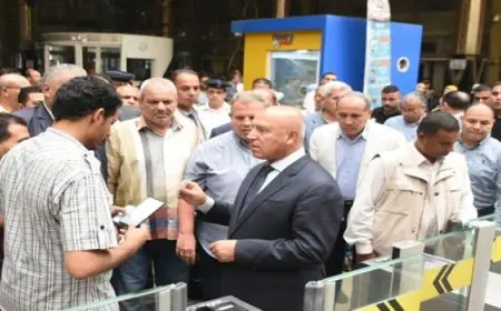 وزير الصناعة والنقل في جولة مفاجئة بمحطة مصر برمسيس لمتابعة انتظام العمل