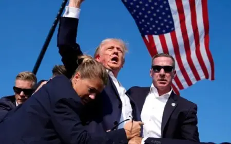 نجاه ترامب من محاولة اغتيال في تجمع انتخابي .. وإصابته برصاصه في الأذن