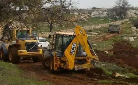 “الاحتلال الإسرائيلي” يواصل تجريف مساحات واسعة من أراضي سلفيت بالضفة الغربية