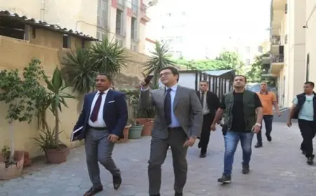 وزير الثقافة يقوم بجولة مفاجئة لعدد من المواقع الثقافية بالإسكندرية ويوجه بخطة عمل شاملة لتطوير الخدمات الثقافية