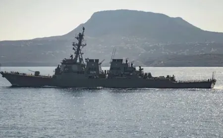 البحرية البريطانية تبلغ عن هجوم على سفينة قبالة ميناء الحديدة اليمني