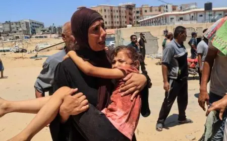 11 شهيدا بينهم 5 أطفال باستهداف الاحتلال منزل عائلة بمخيم النصيرات وسط قطاع غزة