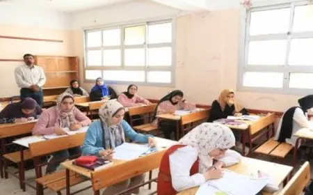 طلاب الثانوية العامة يؤدون امتحانات الأحياء والاستاتيكا والفلسفة