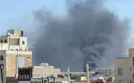 غارات أمريكية بريطانية تستهدف مطار الحديدة باليمن