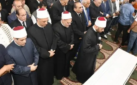 وزير الأوقاف يؤم صلاة الجنازة على وزير الأوقاف الأسبق من مسجد عمر مكرم