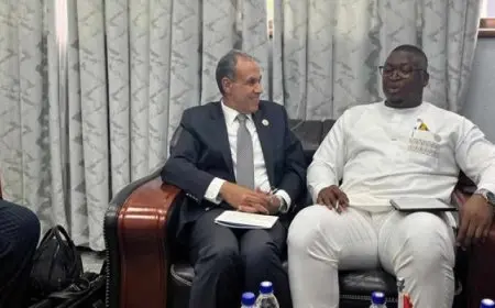 وزير الخارجية والهجرة يلتقي وزير خارجية سيراليون على هامش الاجتماع التنسيقي السادس للاتحاد الأفريقي