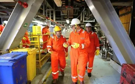 وزير البترول يتفقد حقول غرب دلتا النيل بالبحر المتوسط