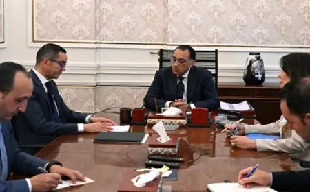 رئيس الوزراء يستعرض مع وزير الاستثمار والتجارة الخارجية محاور العمل التي تنتهجها الوزارة بهدف تحسين مناخ الاستثمار
