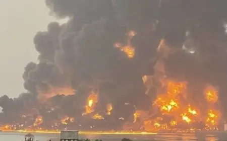 انفجار هائل بأحد خزانات النفط بميناء الحديدة .. وإسرائيل تعترض مسيرتين كانتا في طريقهما إليها