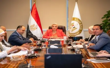 وزيرة البيئة ومحافظ الفيوم يتابعان الموقف التنفيذى لاعادة التوازن البيئى لبحيرة قارون