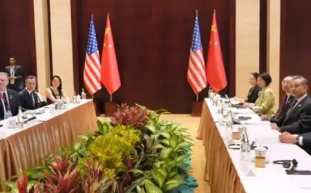 وسط التوترات.. اجتماع بين وزيري خارجية الصين وأمريكا في لاوس