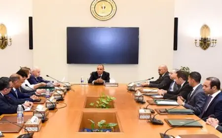 وزير الخارجية والهجرة وشئون المصريين في الخارج يجتمع بقيادات وأعضاء قطاع الشئون القنصلية