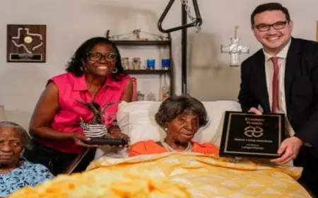 معمرة تحتفل بعيد ميلادها الـ115