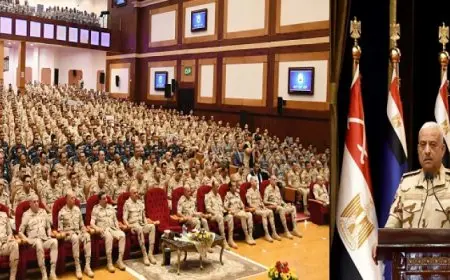 وزير الدفاع يلتقي بعدد من رجال القوات المسلحة بالجيش الثالث الميداني وقيادة قوات شرق القناة لمكافحة الإرهاب