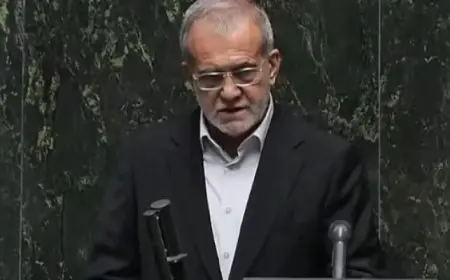 مسعود بزشكيان يؤدي اليمين الدستورية لتولي مهام رئاسة الجمهورية في إيران