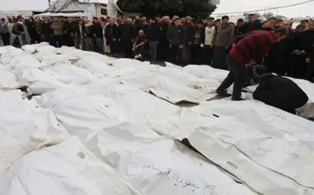 استشهاد 12 فلسطينيًا في قصف استهدف مُخيم “النصيرات” ووفاة طفلة بسبب الحصار والتجويع