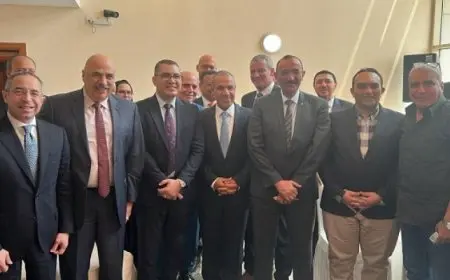 وزير الخارجية والهجرة وشئون المصريين بالخارج يعقد لقاءاً مع رموز الجالية المصرية في قطر