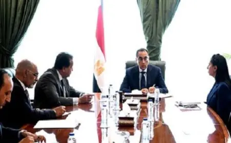 رئيس الوزراء يُتابع ضم عمال البناء والتشييد والمقاولات وأسر “تكافل وكرامة” للتأمين الصحي