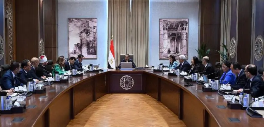 رئيس الوزراء يترأس الاجتماع الأول للمجموعة الوزارية للتنمية البشرية لوضع استراتيجيات وبرامج التنمية