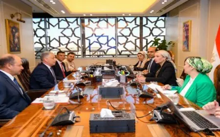 وزيرة البيئة تعقد اجتماعاً موسعاً مع محافظ الإسماعيلية لبحث آليات تطوير منظومة المخلفات