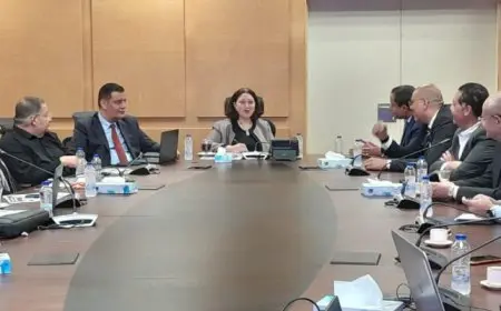 نائبة وزيرة التضامن الاجتماعي تجتمع مع فريق عمل المنظومة الإلكترونية المتكاملة للعمل الأهلي.. وتطلع على خدماتها