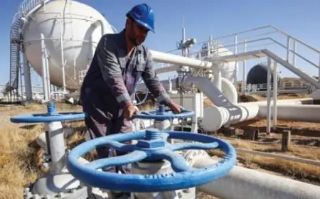 النفط يتجه لرابع خسارة أسبوعية على التوالي وسط مخاوف حيال الطلب