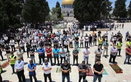 30 ألف فلسطيني يؤدون صلاة الجمعة في رحاب المسجد الأقصى