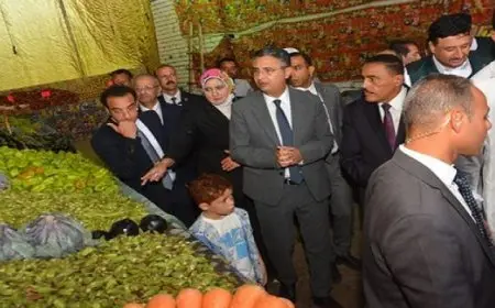 بال ..وزير التموين يتفقد مركز الخدمة المطور بمطروح