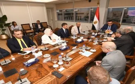 وزير الإسكان يلتقى مسئولى الاتحاد المصرى لمقاولي التشييد والبناء لبحث التحديات التى تواجه شركات المقاولات