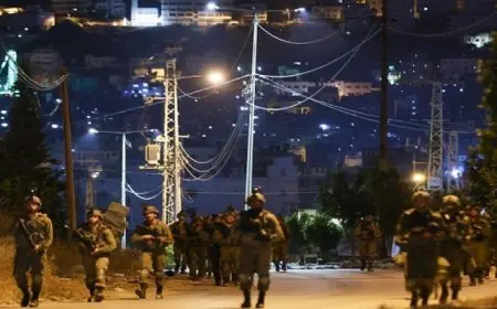 مواجهات بين الفلسطينيين وقوات الاحتلال عقب قيامها باقتحام نابلس بالضفة الغربية