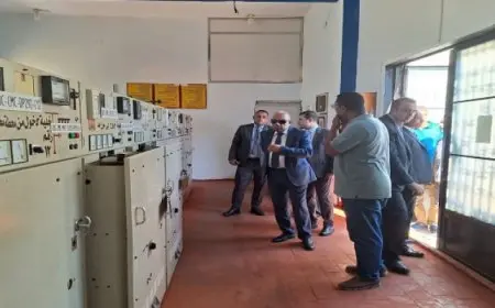 وزير الكهرباء يواصل جولاته الميدانية ويتفقد هندسة كهرباء مارينا بمحافظة مرسى مطروح