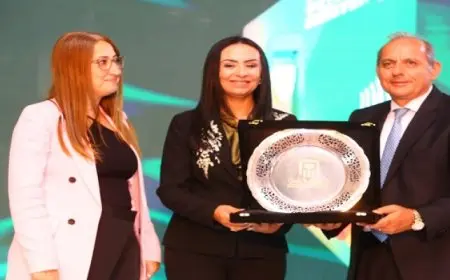 وزيرة التضامن تشهد إطلاق البنك الأهلي المصري أول بطاقة بخاصية تلامسية Touch Card للعملاء من ضعاف البصر