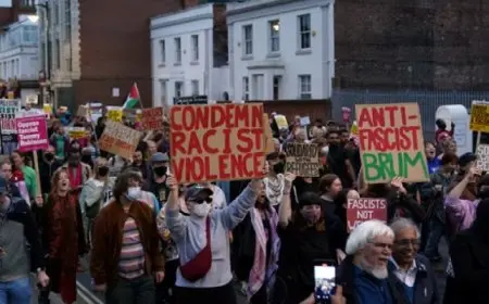 آلاف المتظاهرين ضد العنصرية في بريطانيا والشرطة تستعد لمزيد من أعمال الشغب