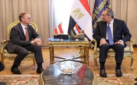 بال .. وزير الاتصالات يبحث مع سفير جمهورية لاتفيا لدى مصر تعزيز التعاون في مجالات التحول الرقمى والتعهيد