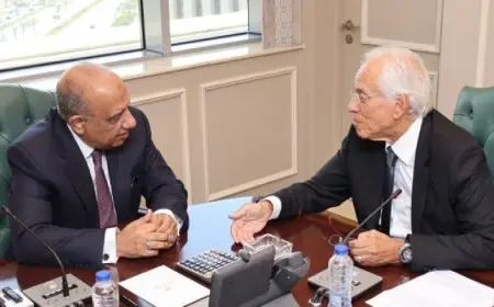 وزير الكهرباء يبحث مستجدات مشروع الربط الكهربائي بين مصر واليونان