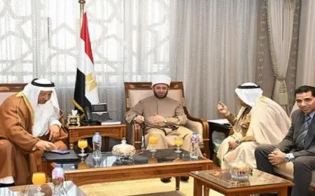 وزير الأوقاف يستقبل وفدًا من شيوخ مطروح وشمال سيناء