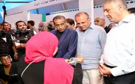 وزير الإعلام الفلسطيني يتفقد معرض تنمية الأسرة المصرية