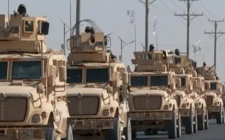 طالبان تنظم عرضا عسكريا ضخما للغنائم الأمريكية في قاعدة باجرام