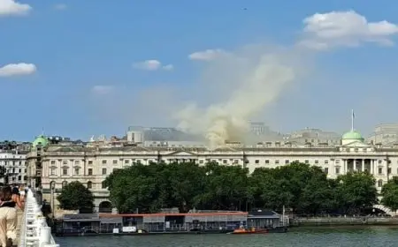 اندلاع حريق في مبنى “سومرست هاوس” بوسط العاصمة البريطانية لندن