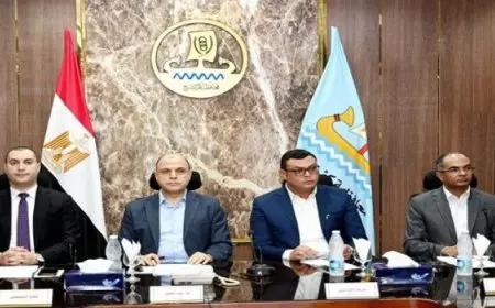 وزير الإسكان ومحافظ كفر الشيخ يستعرضان موقف خدمات مياه الشرب والصرف الصحى والمشروعات الجاري تنفيذها بالمحافظة