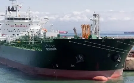 انطلاق أول شحنة جزائرية من الوقود باتجاه لبنان…غدا