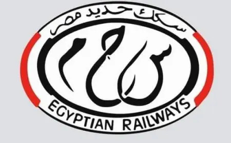 السكة الحديد: سيارة مقطورة تقتحم مزلقان القاعدة الجوية المغلق بخط القباري/ مرسى مطروح