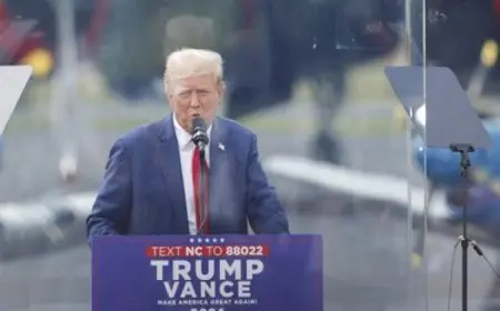 وسط حشد انتخابي.. ترمب يطل على أنصاره من خلف زجاج مضاد للرصاص