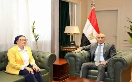 بال .. وزيرا التعليم والبيئة يبحثان سبل دمج طلاب المدارس في العمل البيئي