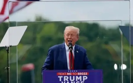 محمي بزجاج مصفح.. ترامب عقد أول تجمع خارجي منذ محاولة قتله