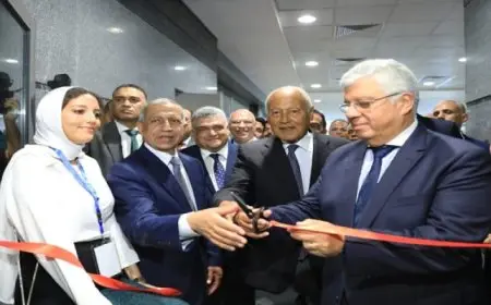 وزير التعليم العالي يفتتح منشآت طبية متخصصة بالعلمين الجديدة