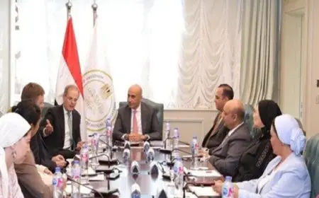 وزير التربية والتعليم يبحث مع السفير البريطاني مجالات التعاون المشتركة لدعم العملية التعليمية في مصر