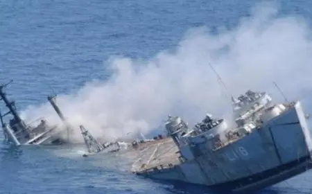 غرق سفينة حربية ماليزية إثر اصطدامها بجسم مجهول تحت الماء