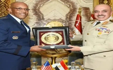 الفريق أحمد خليفة رئيس أركان حرب القوات المسلحة يلتقى رئيس هيئة الأركان المشتركة الأمريكية .