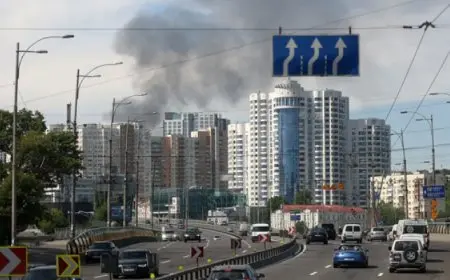 سماع دوي 7 انفجارات ضخمة في كييف .. وأنباء عن هجوم روسي كبير بالمسيرات على العاصمة